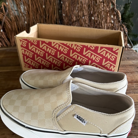 VANS WMN's Checkerboard Dot Shoes! - Picture 2 of 6